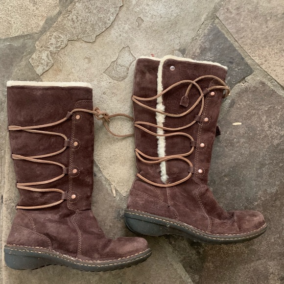 Brown Suede UGG boots - Picture 1 of 4